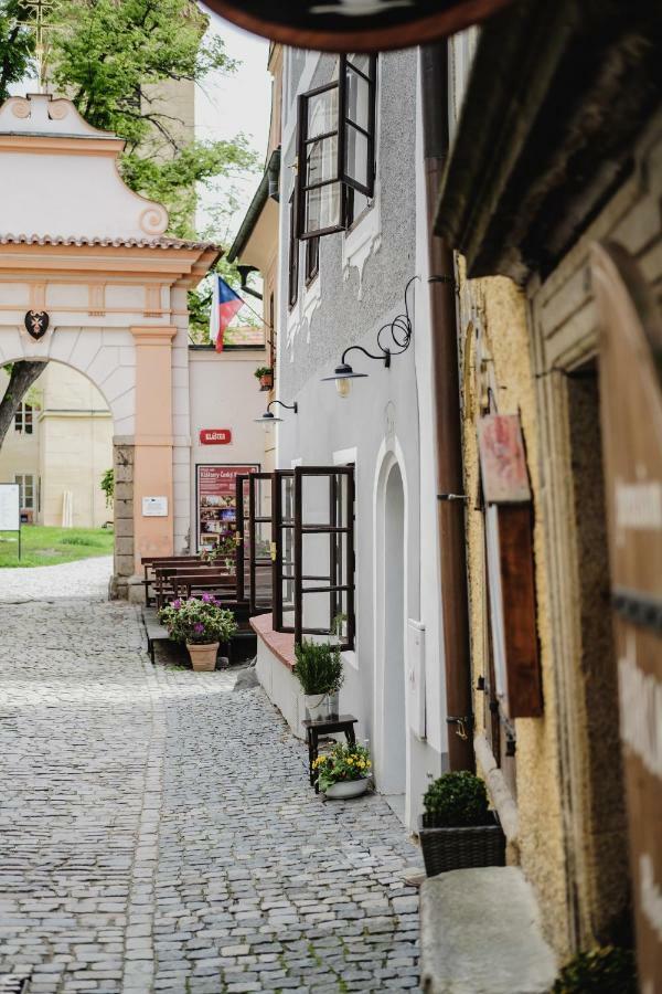 Monastery Garden Bistro & Rooms Чеський Крумлов Екстер'єр фото